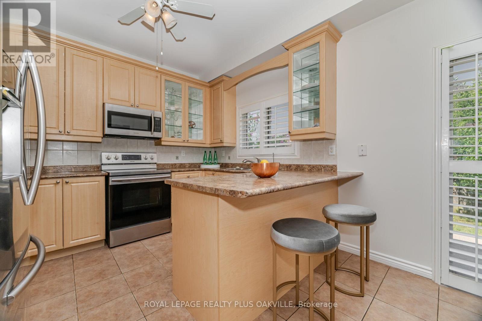 Photo 15 of 110 Earlsbridge Boulevard, Brampton ON