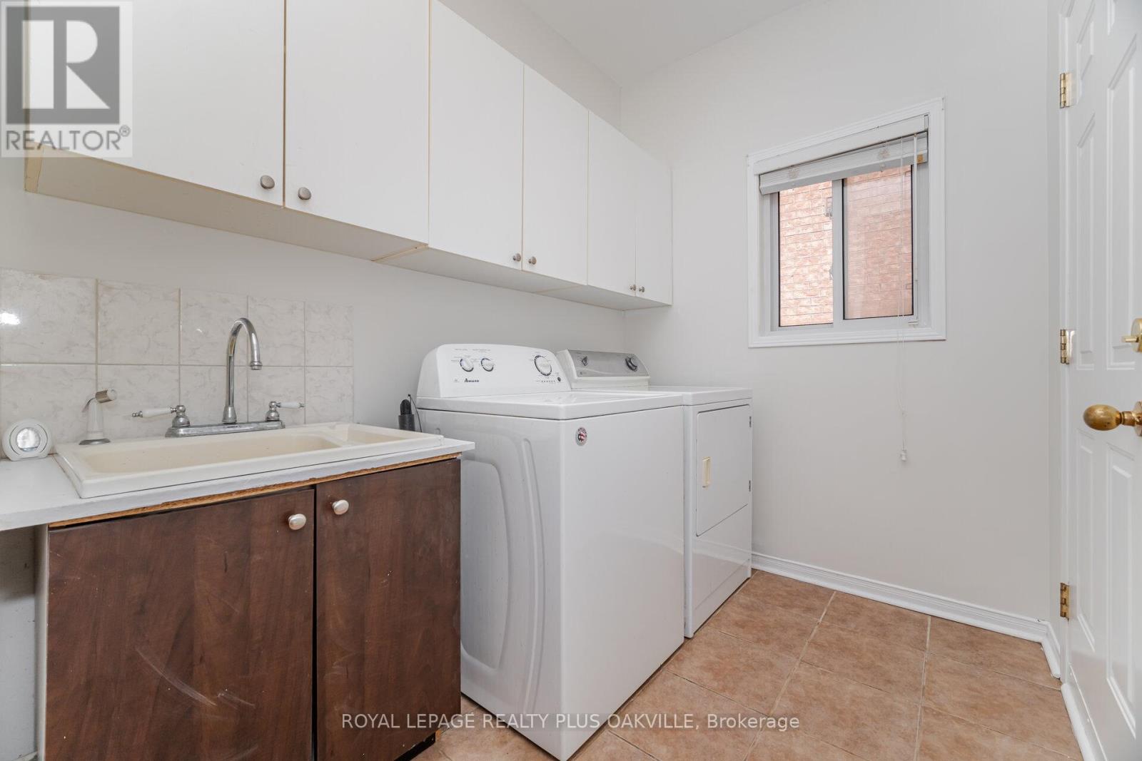 Photo 23 of 110 Earlsbridge Boulevard, Brampton ON