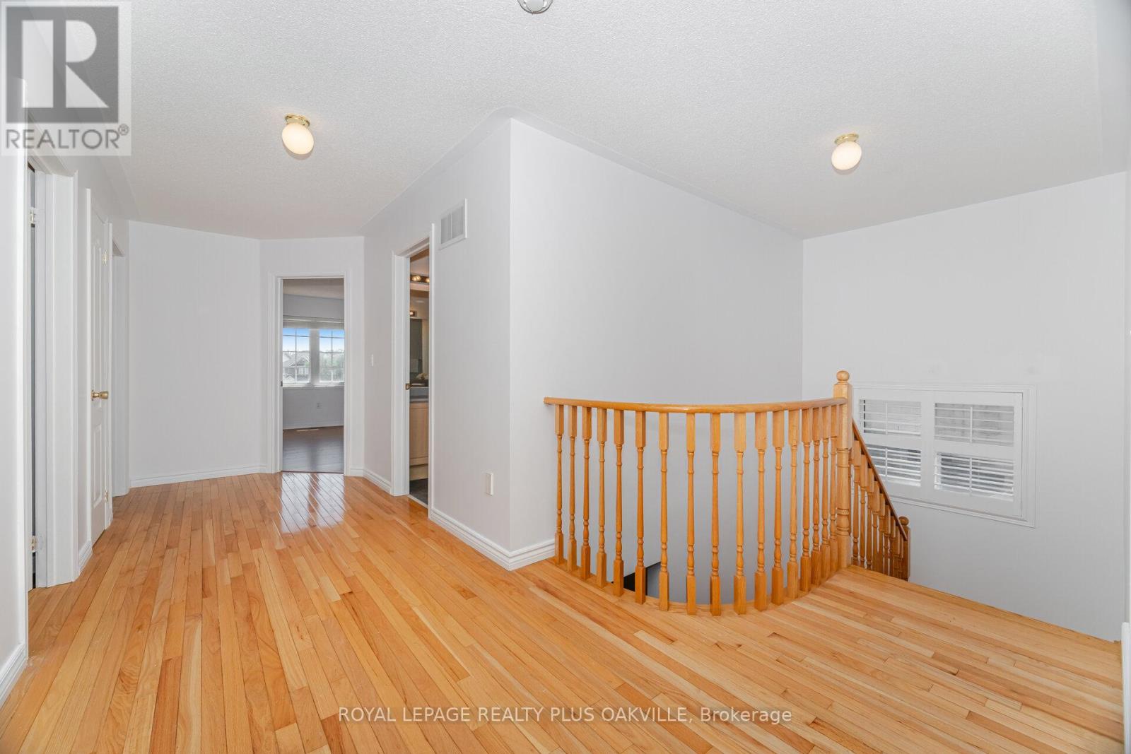 Photo 25 of 110 Earlsbridge Boulevard, Brampton ON