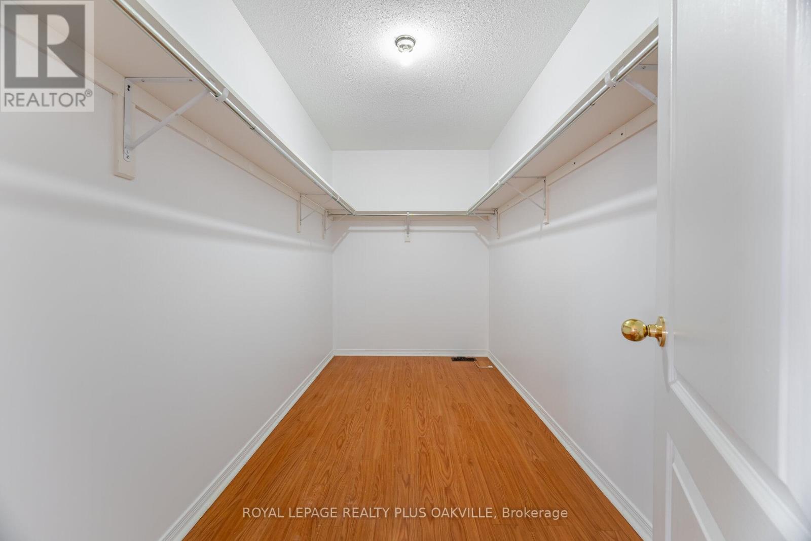 Photo 28 of 110 Earlsbridge Boulevard, Brampton ON