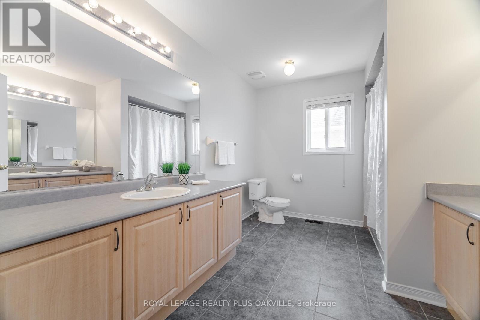 Photo 31 of 110 Earlsbridge Boulevard, Brampton ON