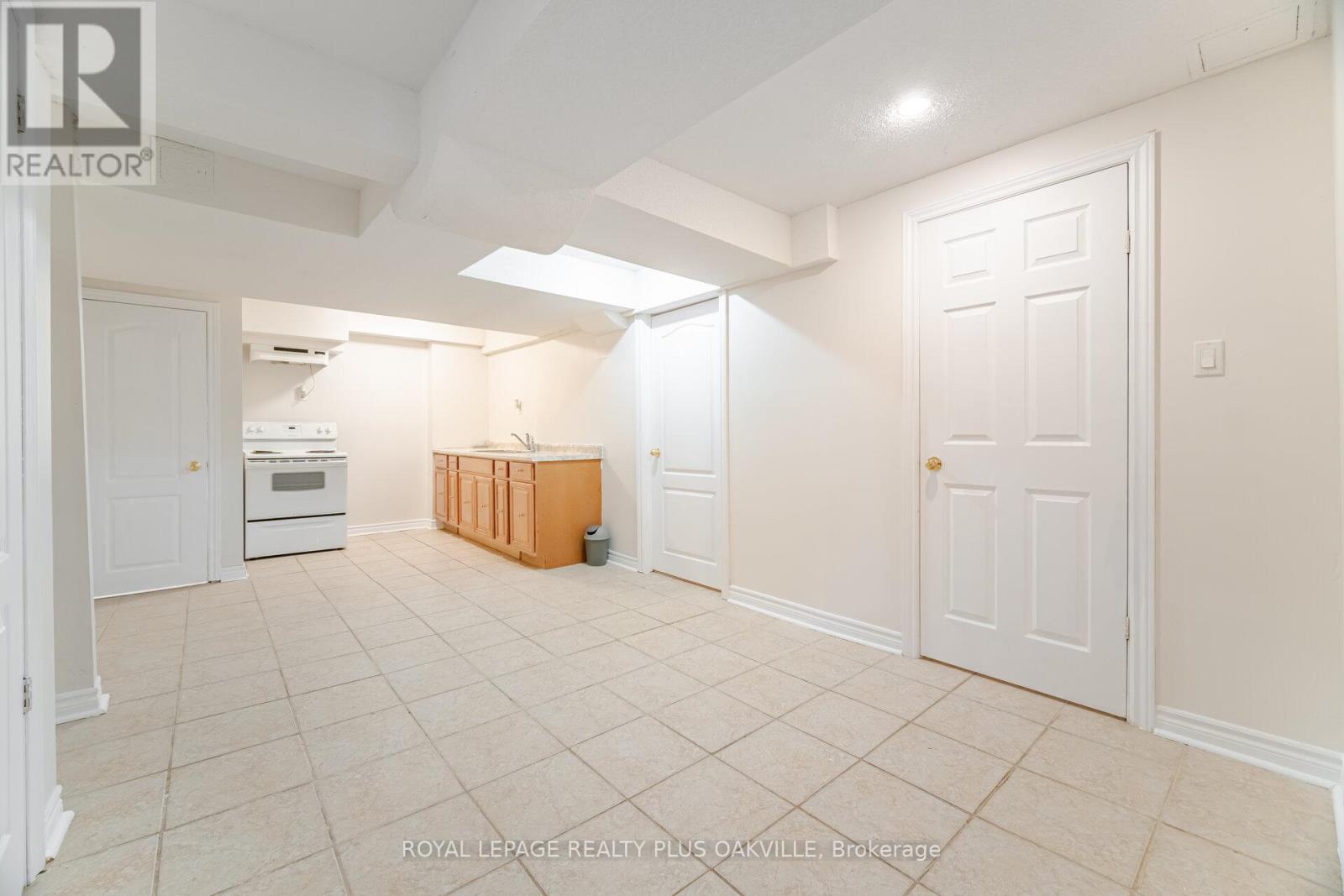 Photo 40 of 110 Earlsbridge Boulevard, Brampton ON