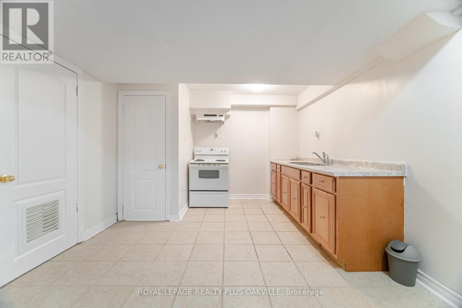 Photo 41 of 110 Earlsbridge Boulevard, Brampton ON