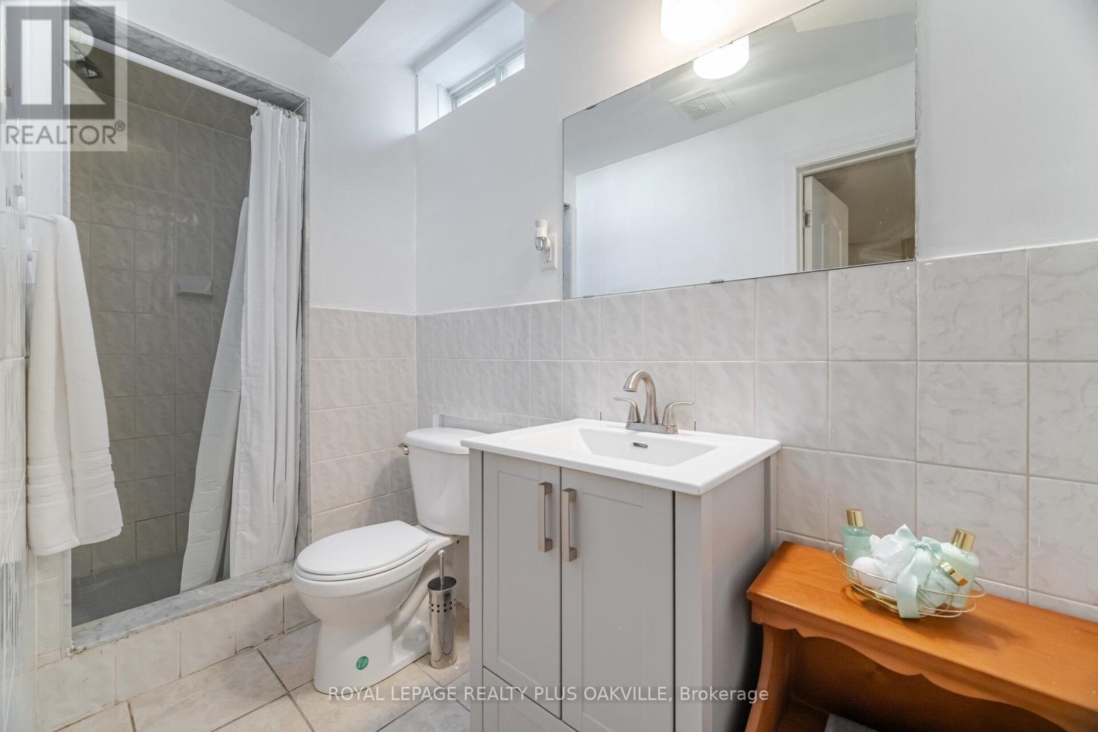 Photo 44 of 110 Earlsbridge Boulevard, Brampton ON