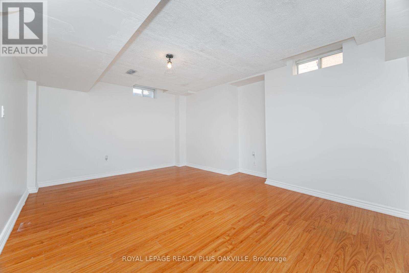 Photo 45 of 110 Earlsbridge Boulevard, Brampton ON