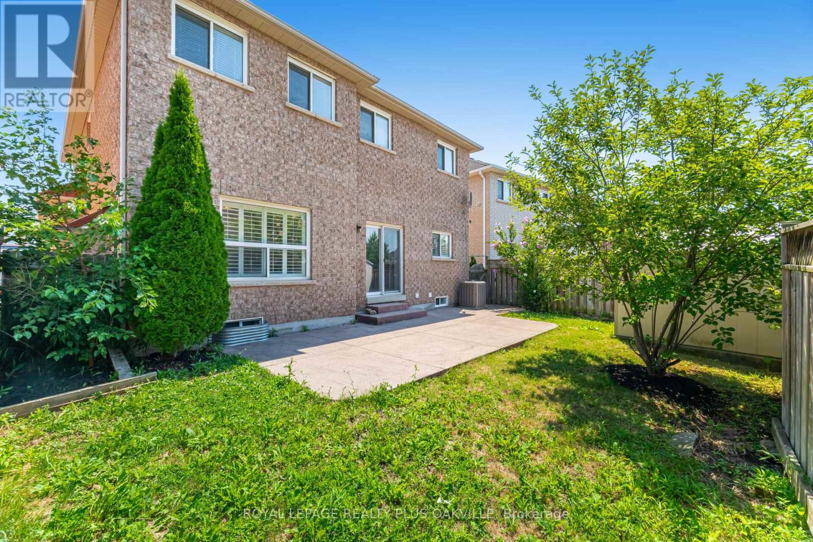 Photo 50 of 110 Earlsbridge Boulevard, Brampton ON