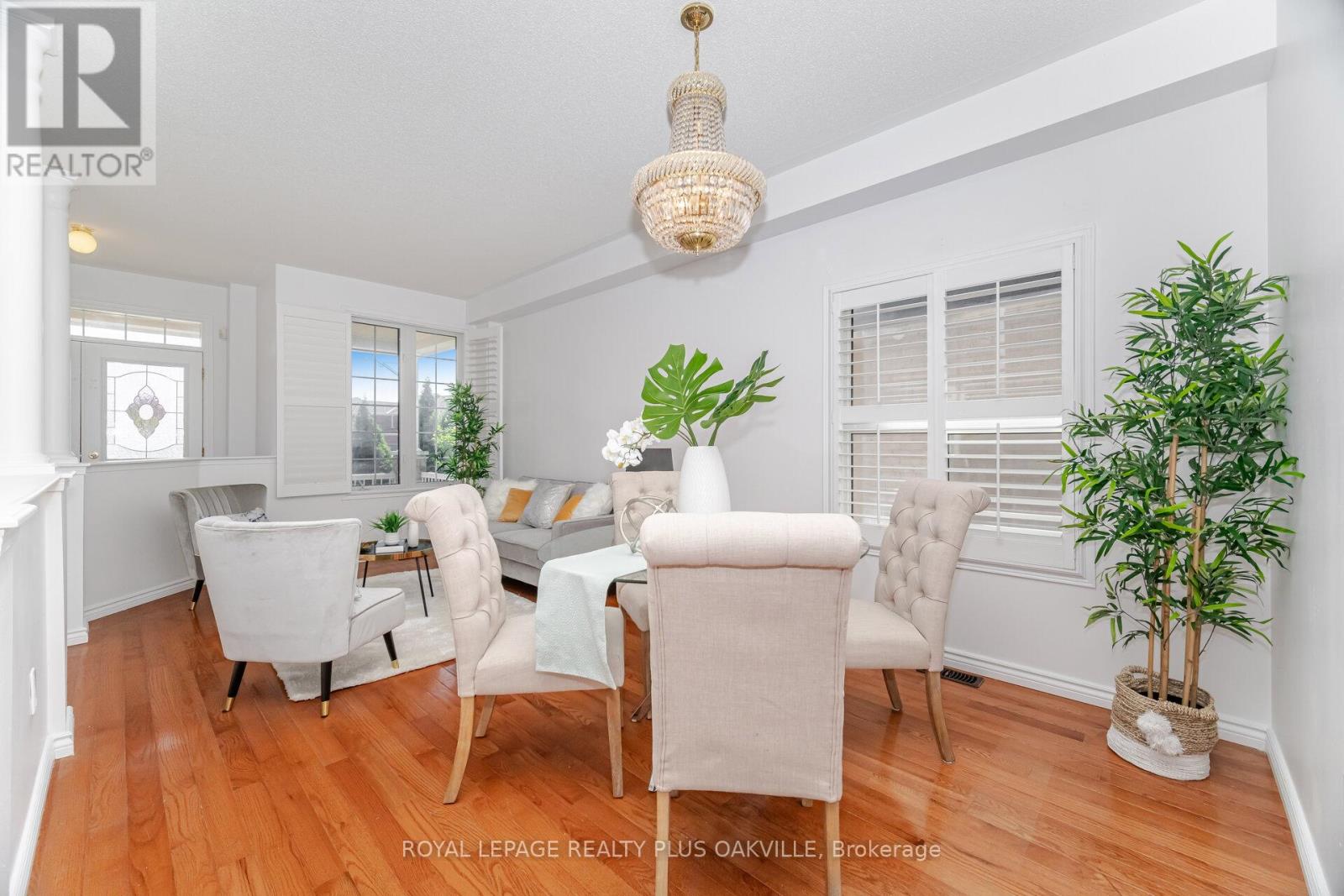 Photo 9 of 110 Earlsbridge Boulevard, Brampton ON