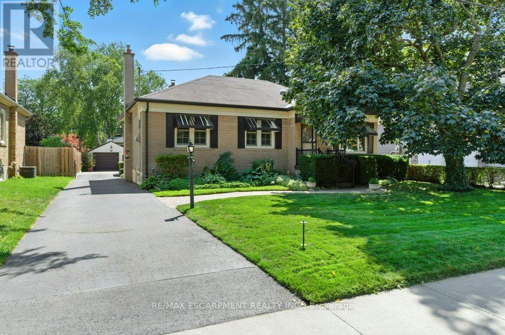 Photo 1 of 2230 Courtland Drive, Burlington ON