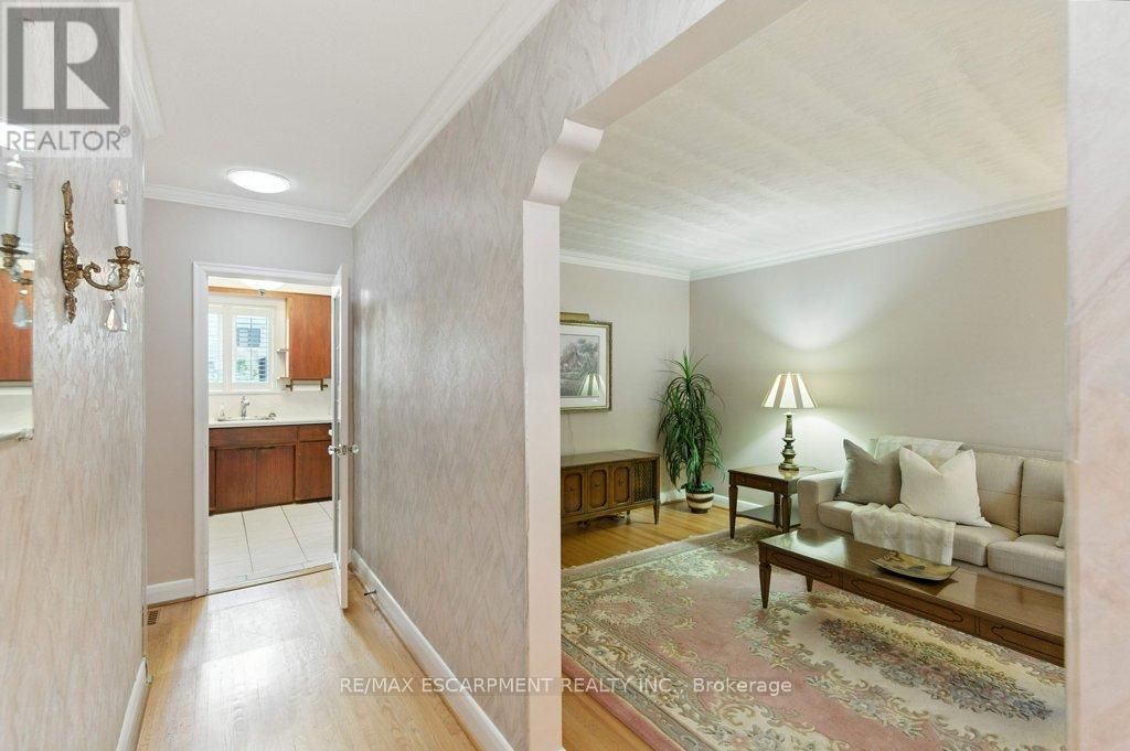 Photo 10 of 2230 Courtland Drive, Burlington ON
