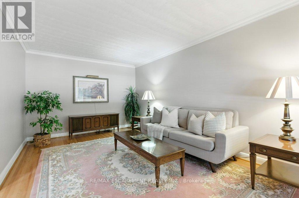 Photo 11 of 2230 Courtland Drive, Burlington ON