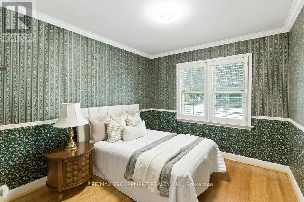 Photo 21 of 2230 Courtland Drive, Burlington ON