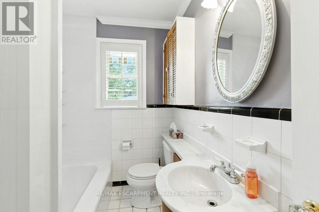 Photo 27 of 2230 Courtland Drive, Burlington ON