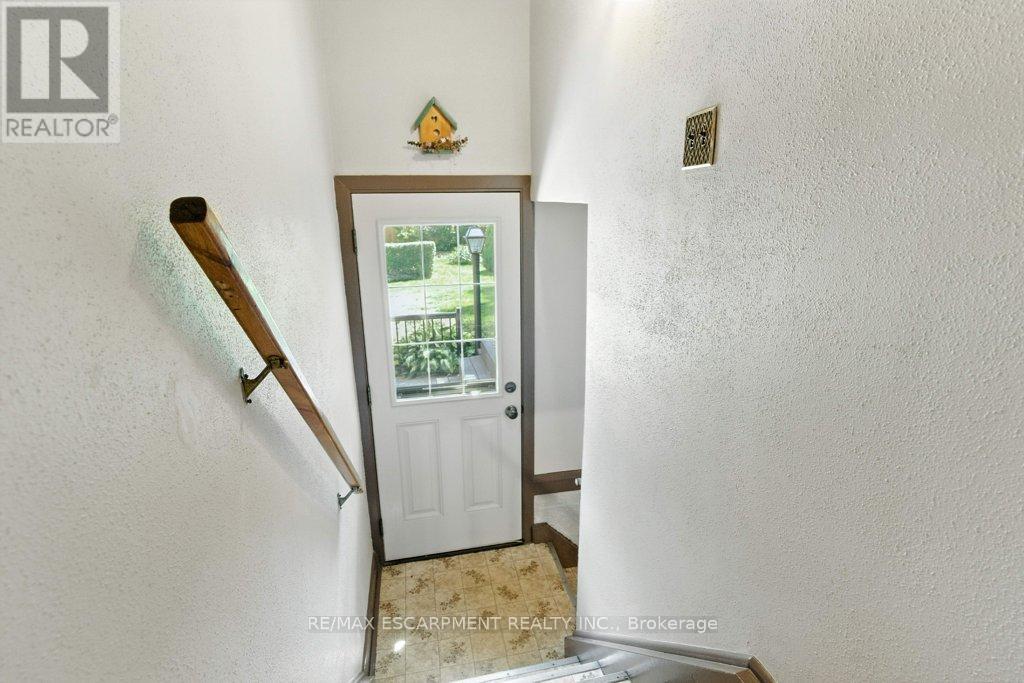 Photo 28 of 2230 Courtland Drive, Burlington ON