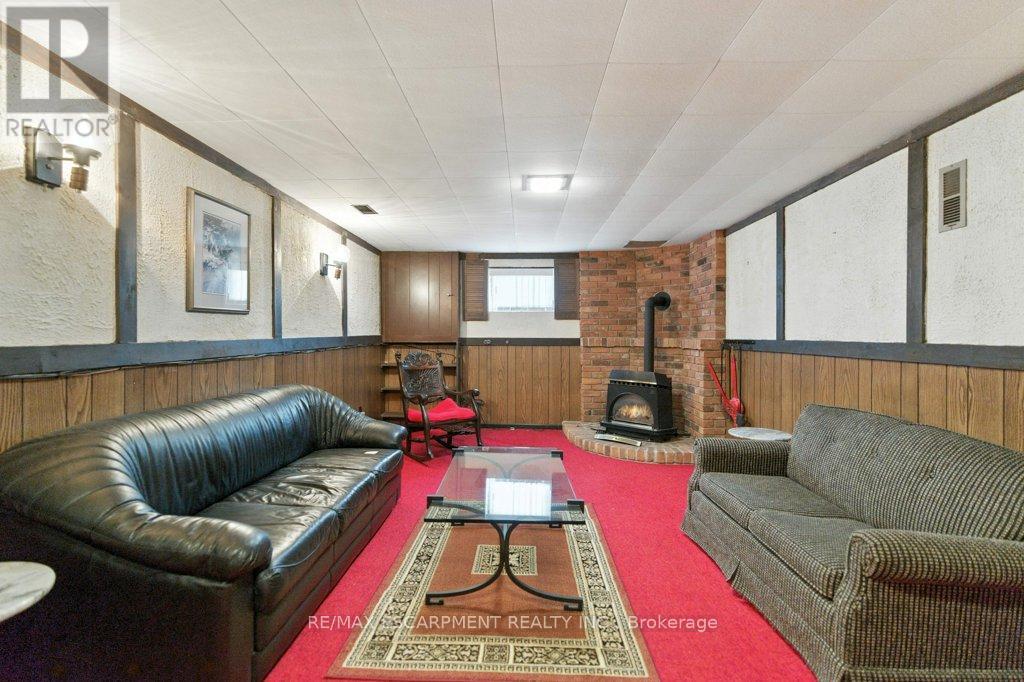 Photo 32 of 2230 Courtland Drive, Burlington ON