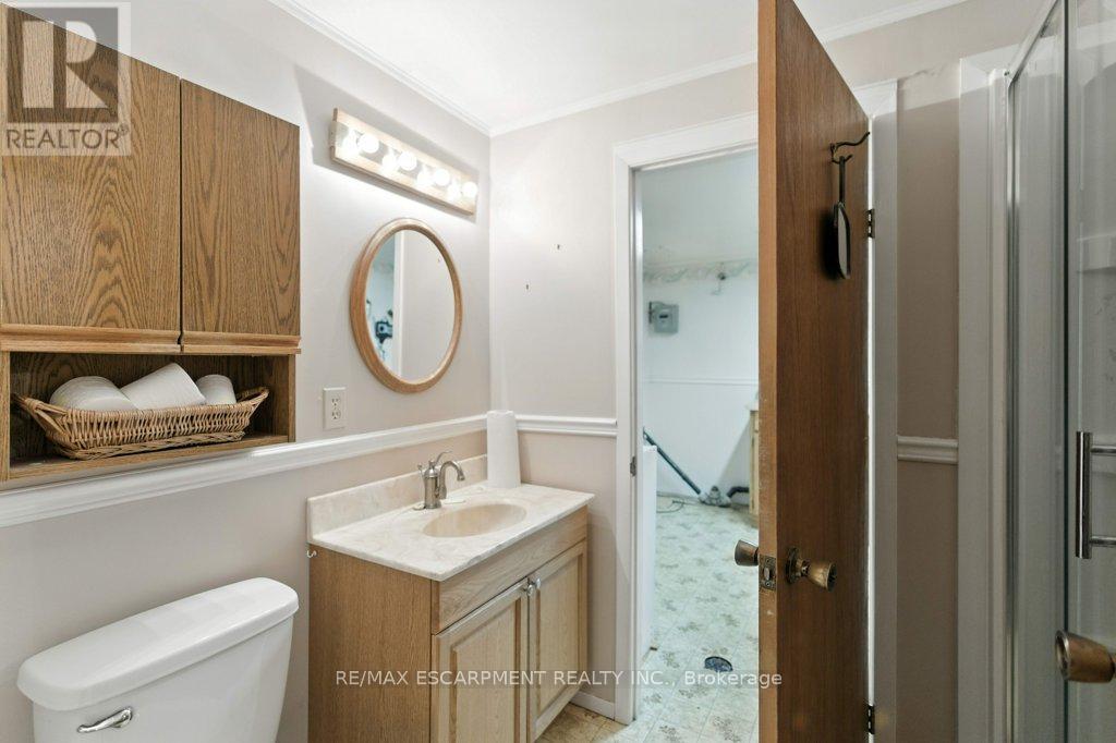 Photo 34 of 2230 Courtland Drive, Burlington ON