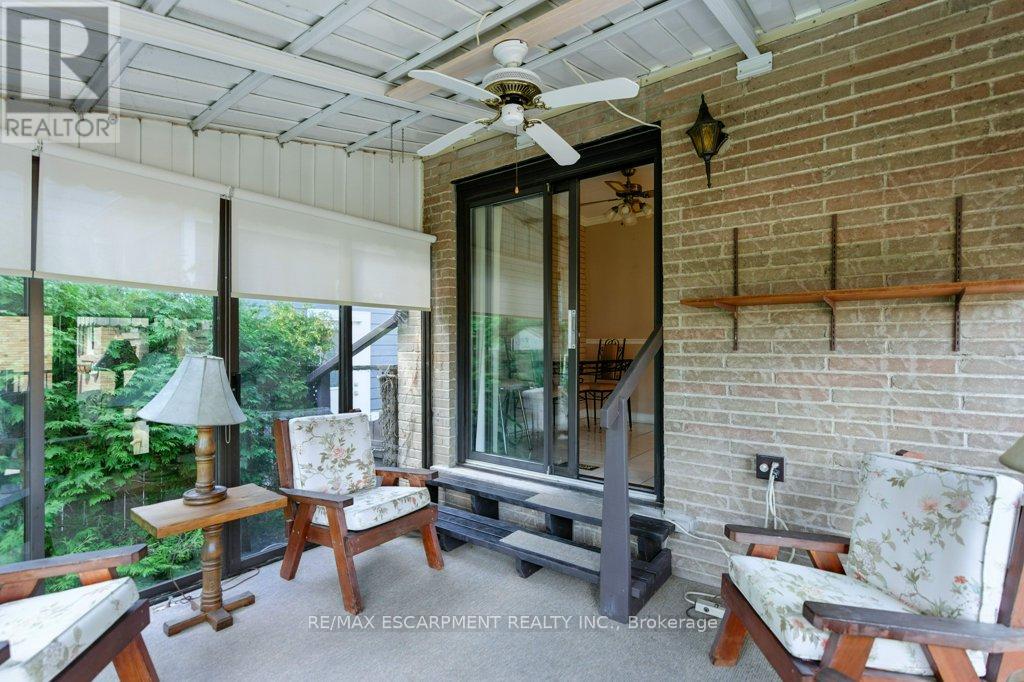 Photo 36 of 2230 Courtland Drive, Burlington ON