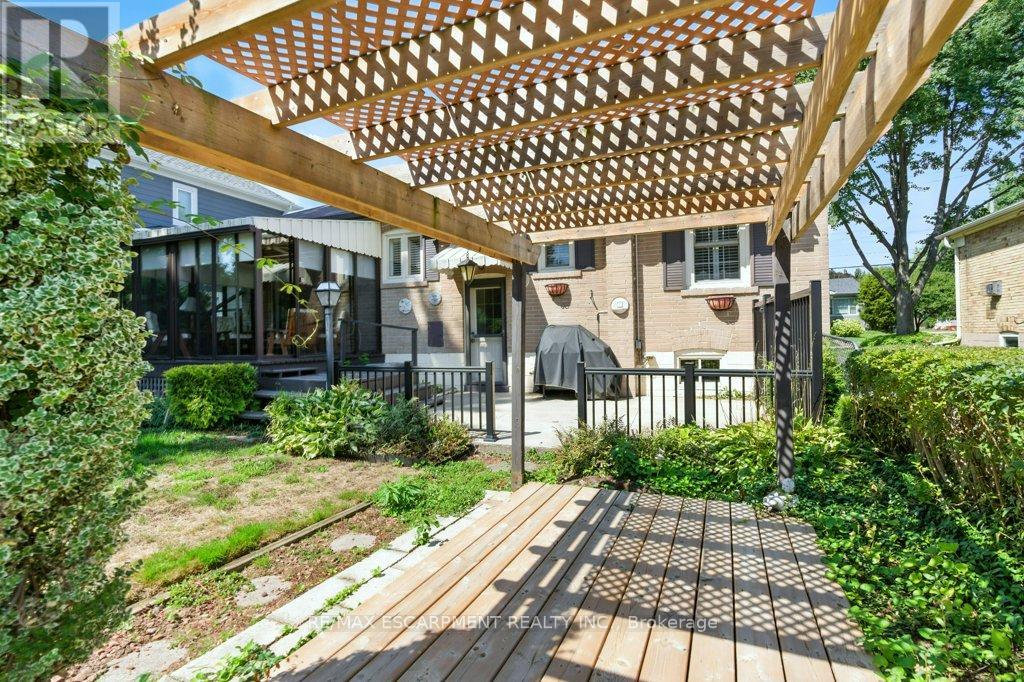 Photo 40 of 2230 Courtland Drive, Burlington ON