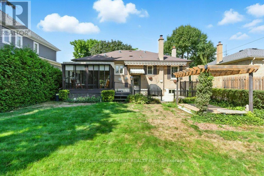 Photo 41 of 2230 Courtland Drive, Burlington ON