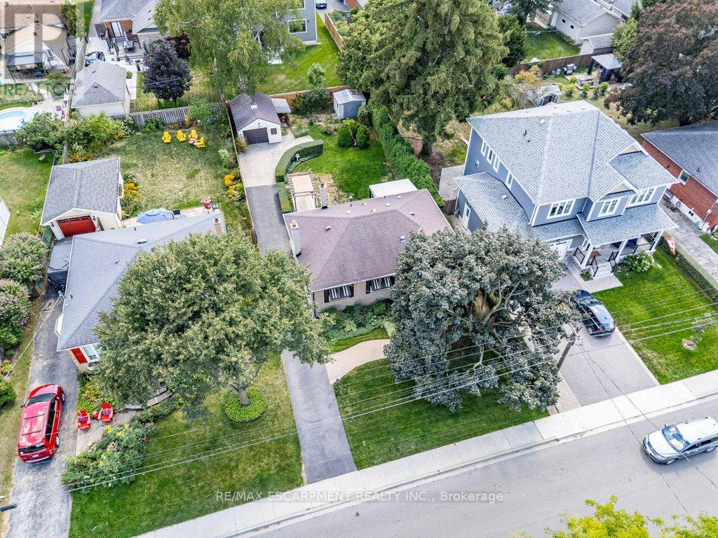 Photo 45 of 2230 Courtland Drive, Burlington ON
