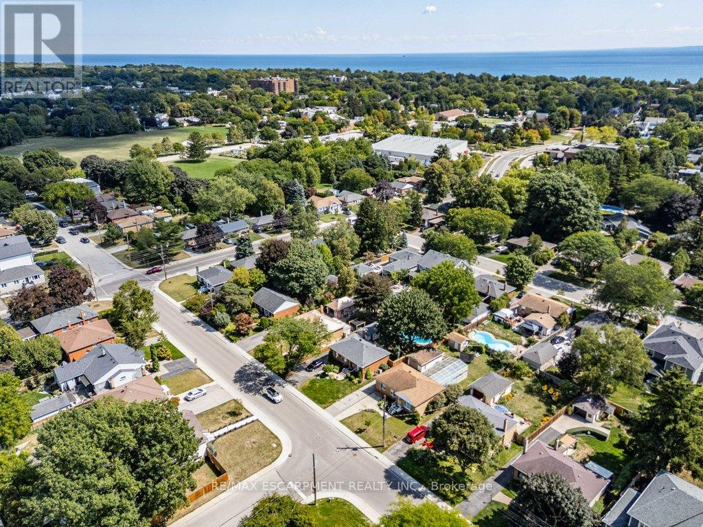 Photo 46 of 2230 Courtland Drive, Burlington ON