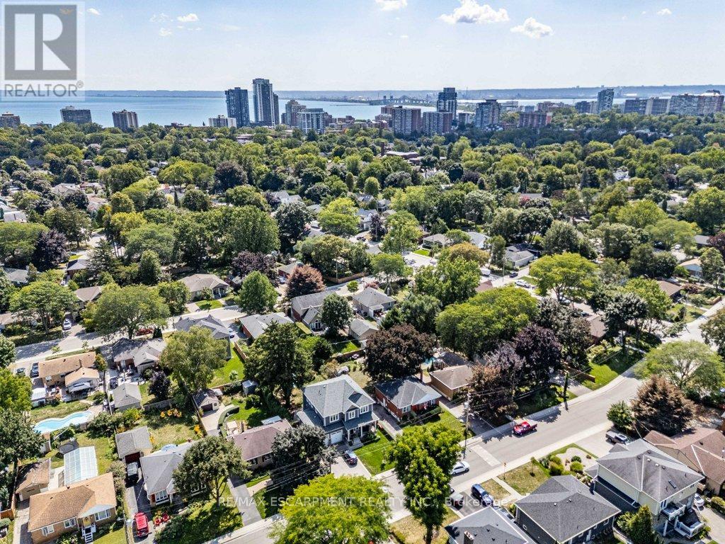 Photo 47 of 2230 Courtland Drive, Burlington ON