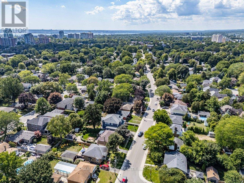 Photo 48 of 2230 Courtland Drive, Burlington ON