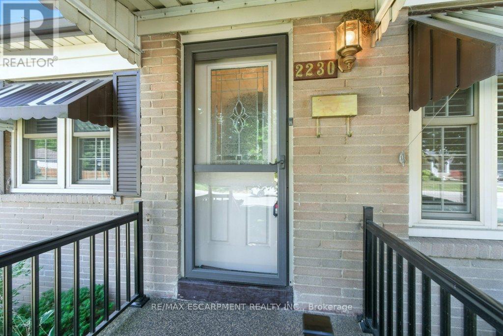 Photo 6 of 2230 Courtland Drive, Burlington ON