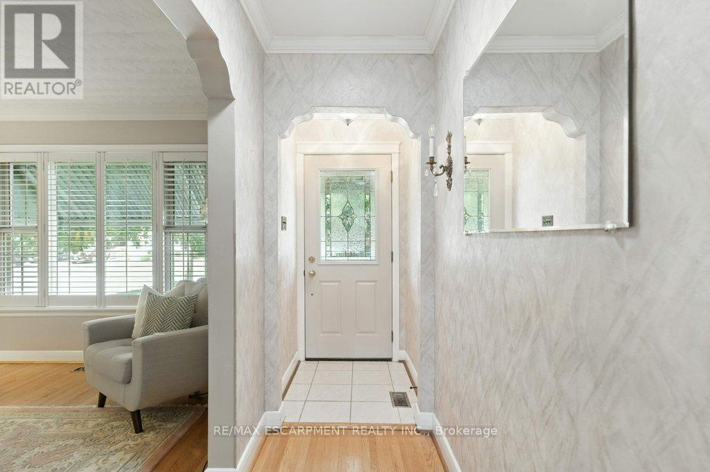 Photo 9 of 2230 Courtland Drive, Burlington ON