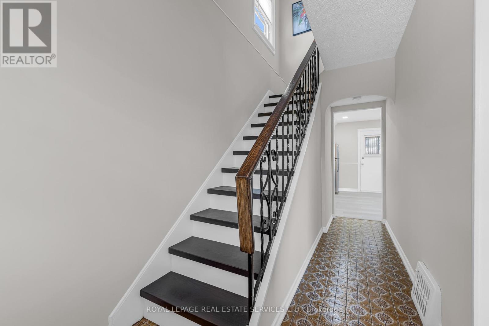 Photo 13 of 294 Cope Street, Hamilton ON