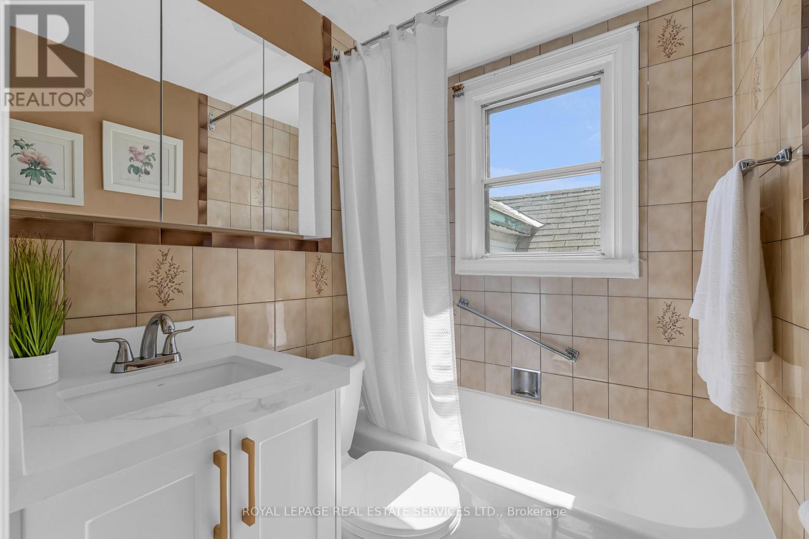Photo 18 of 294 Cope Street, Hamilton ON