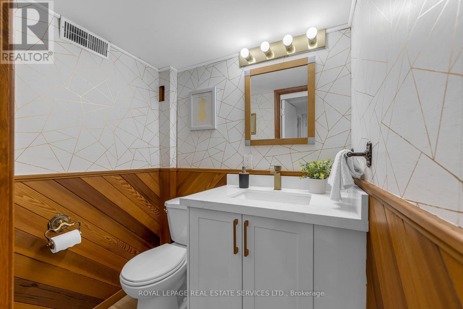 Photo 25 of 294 Cope Street, Hamilton ON