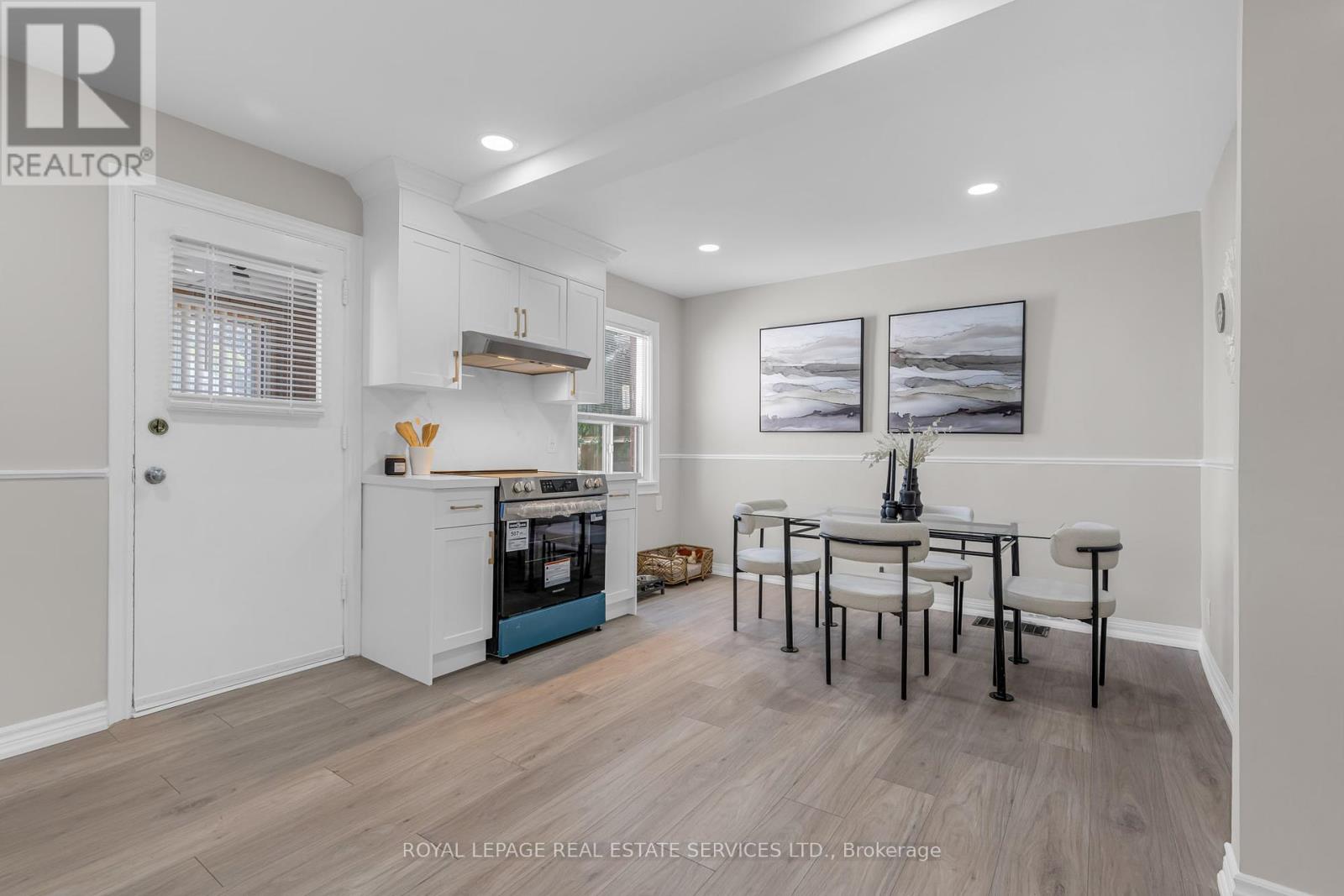 Photo 3 of 294 Cope Street, Hamilton ON