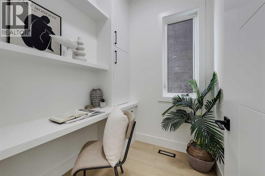 Photo 16 of 5006 22 Street Sw, Calgary AB