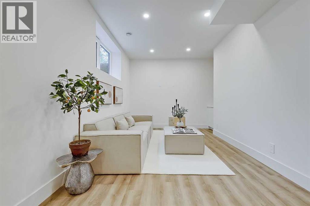Photo 36 of 2322 54 Avenue Sw, Calgary AB