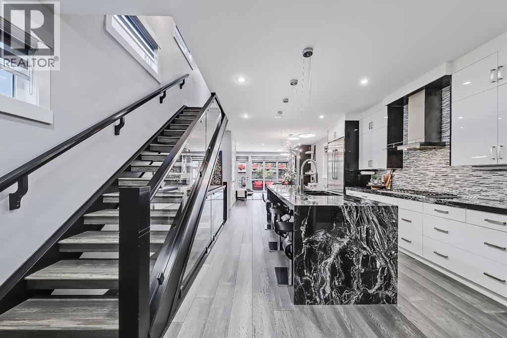 Photo 2 of 1732 24 A Street Sw, Calgary AB