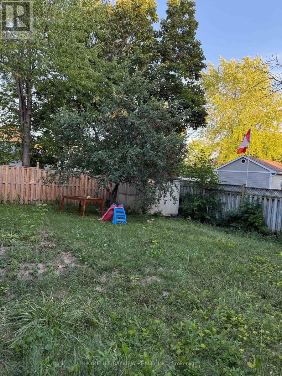 Photo 10 of 4 Ohenry Grove, Toronto ON