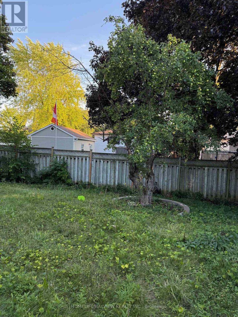 Photo 11 of 4 Ohenry Grove, Toronto ON