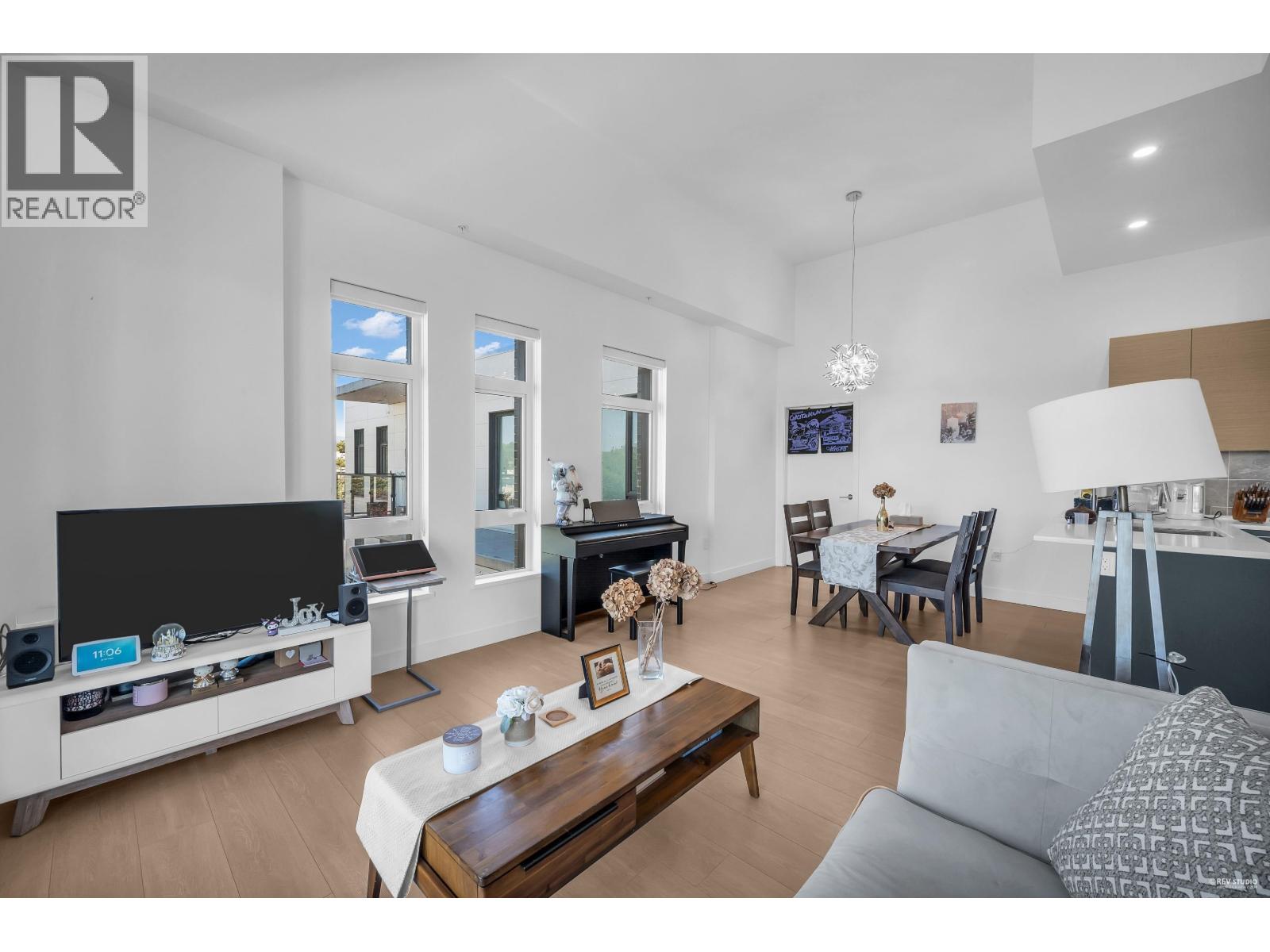Photo 6 of 602 8888 Osler Street, Vancouver BC