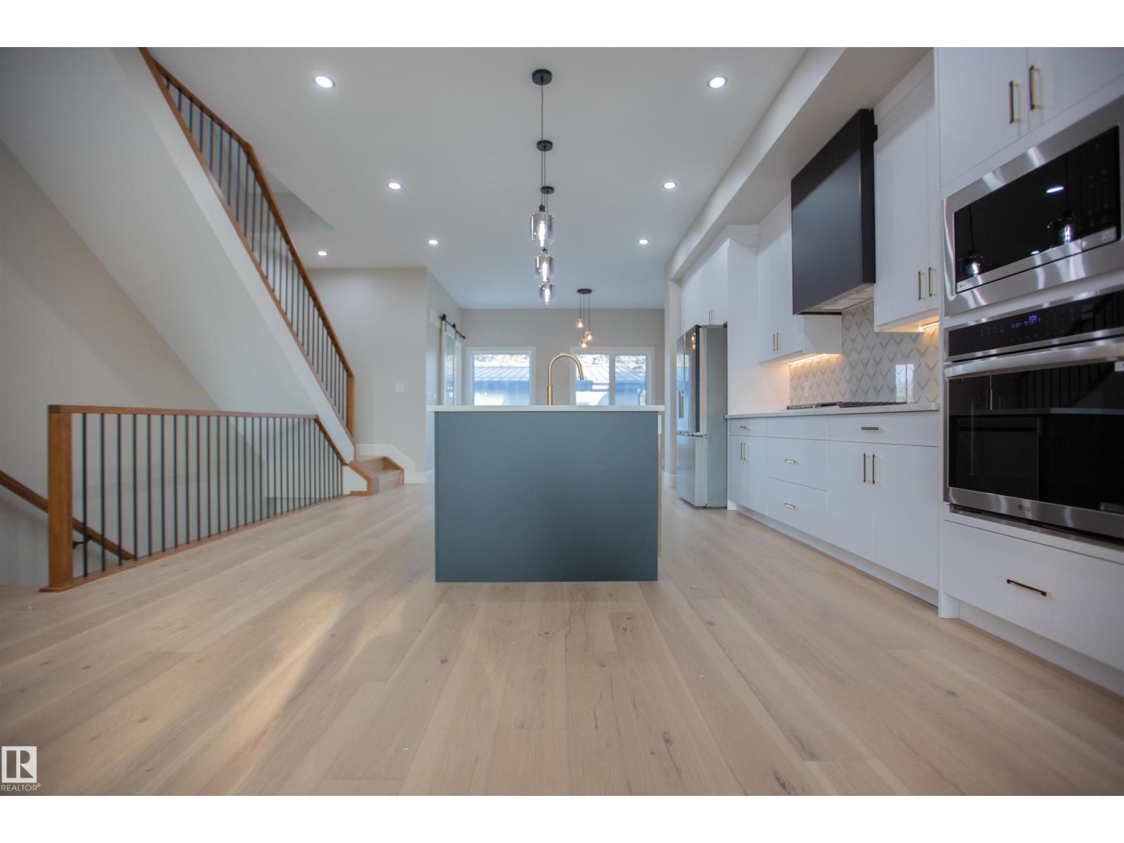 Photo 1 of 9127 143 St Nw, Edmonton AB
