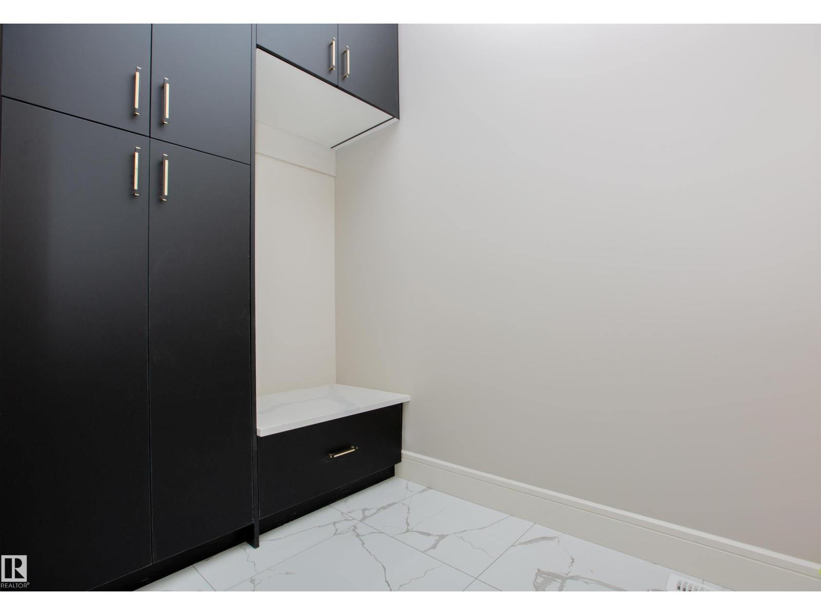 Photo 12 of 9127 143 St Nw, Edmonton AB