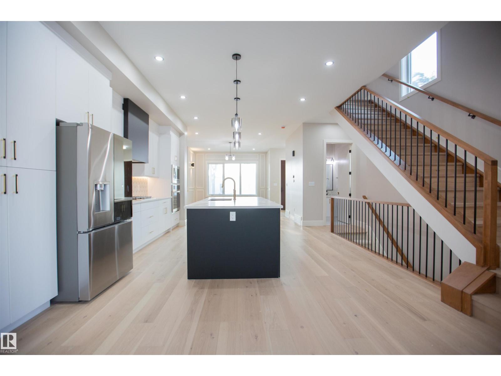 Photo 3 of 9127 143 St Nw, Edmonton AB
