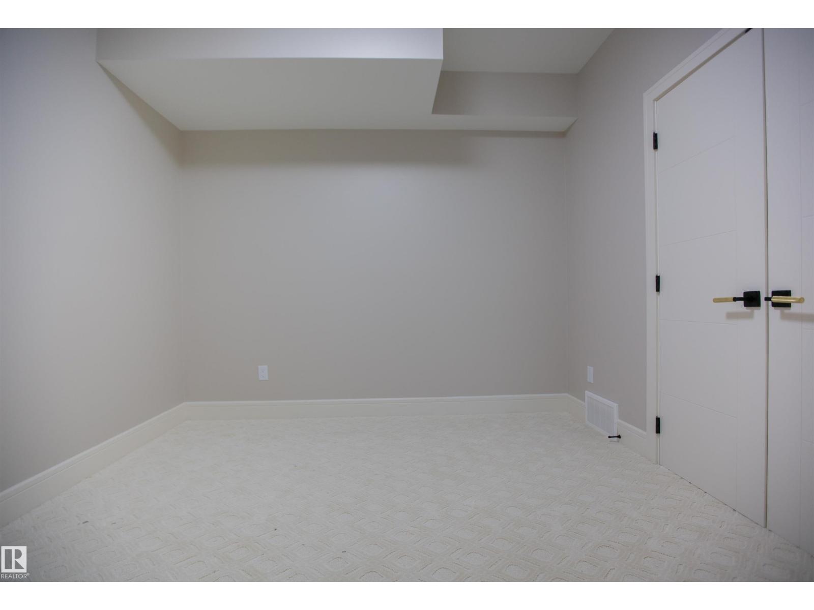 Photo 37 of 9127 143 St Nw, Edmonton AB