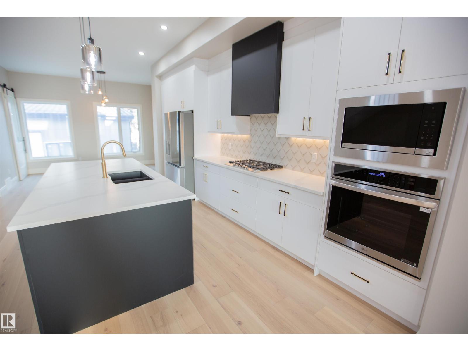 Photo 4 of 9127 143 St Nw, Edmonton AB