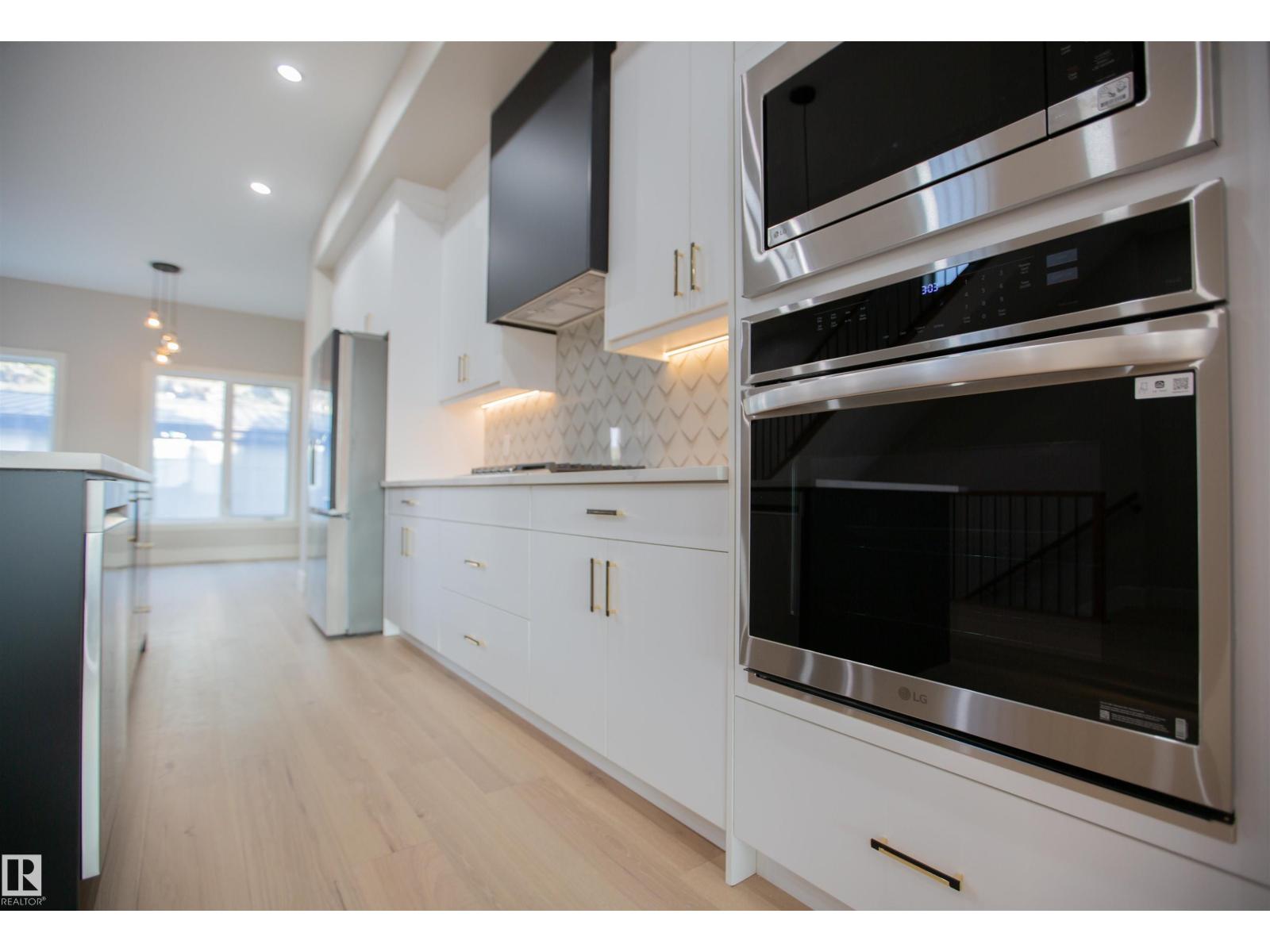 Photo 5 of 9127 143 St Nw, Edmonton AB