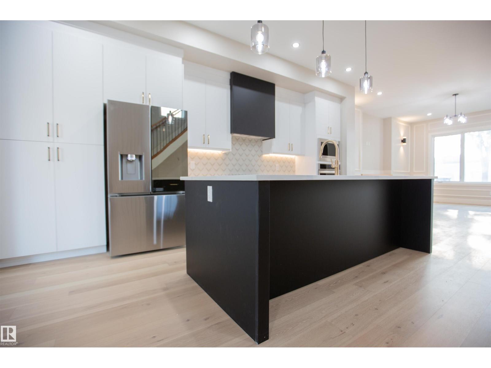 Photo 7 of 9127 143 St Nw, Edmonton AB