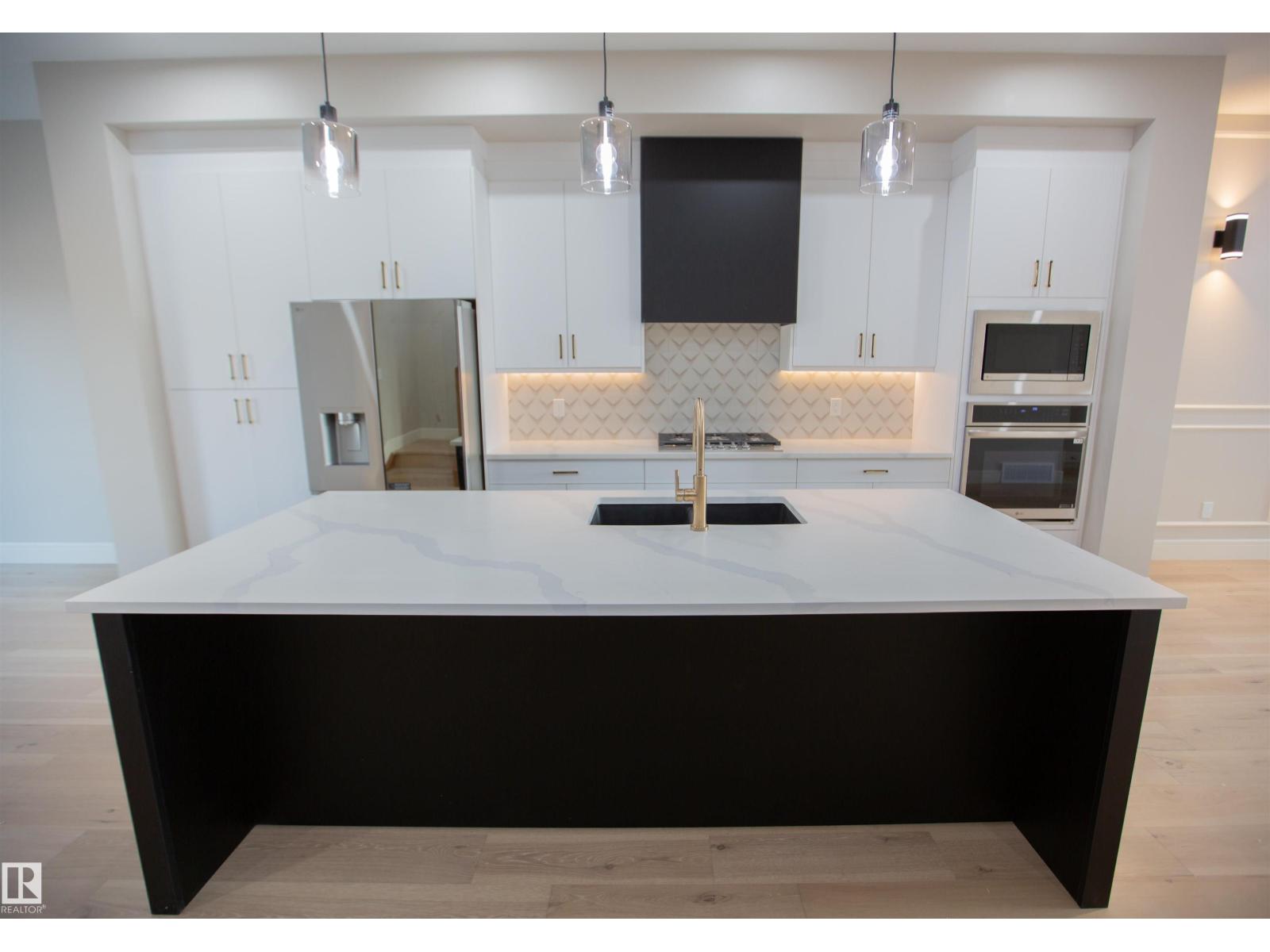 Photo 8 of 9127 143 St Nw, Edmonton AB