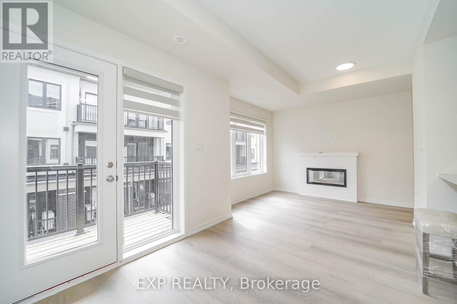 Photo 12 of 93 Matawin Lane, Richmond Hill ON