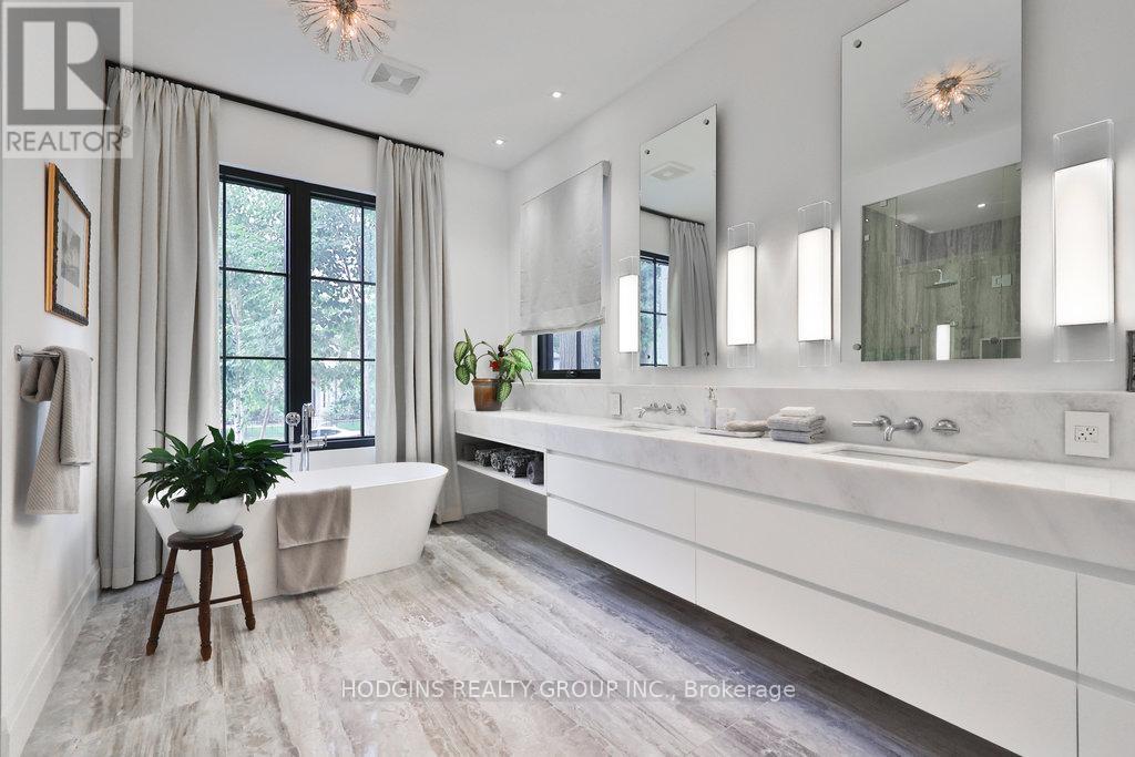 Photo 24 of 238 Mineola Road W, Mississauga ON