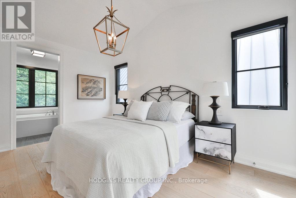 Photo 28 of 238 Mineola Road W, Mississauga ON
