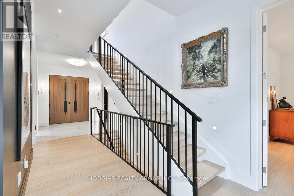 Photo 8 of 238 Mineola Road W, Mississauga ON